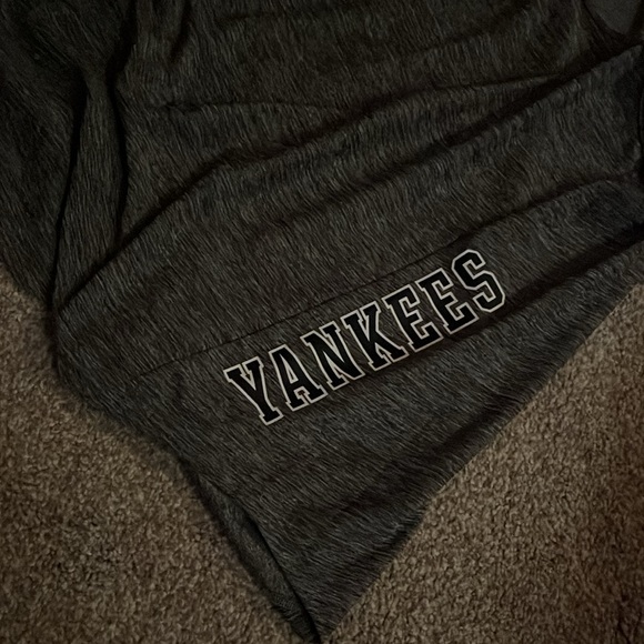Pink New York Yankees Athletic Tank - Picture 2 of 3